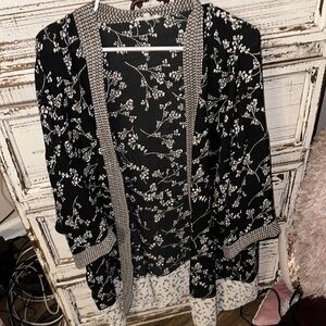 Maurice's black quarter sleeve kimono with white flowers and gold spark cute 2/3